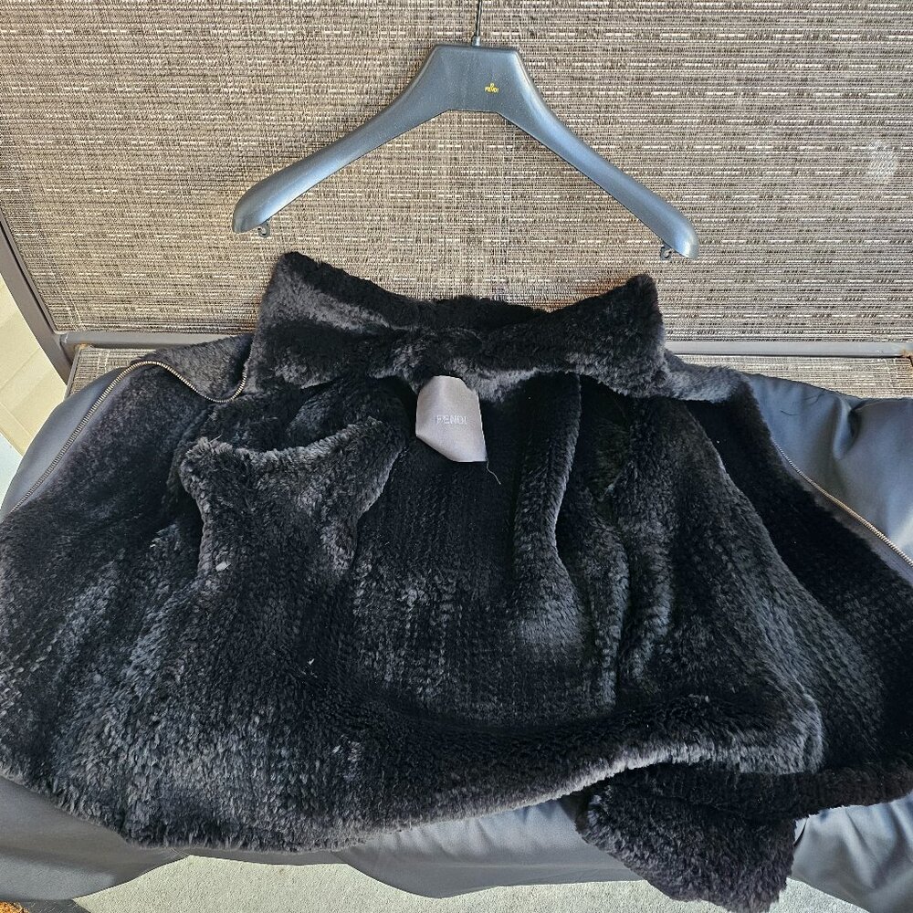 Fendi Fur Jacket - Vintage Luxury and Elegance - Picture 12 of 14